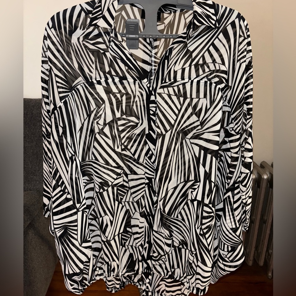 Nicole by Nicole Miller Black and White Abstract Blouse